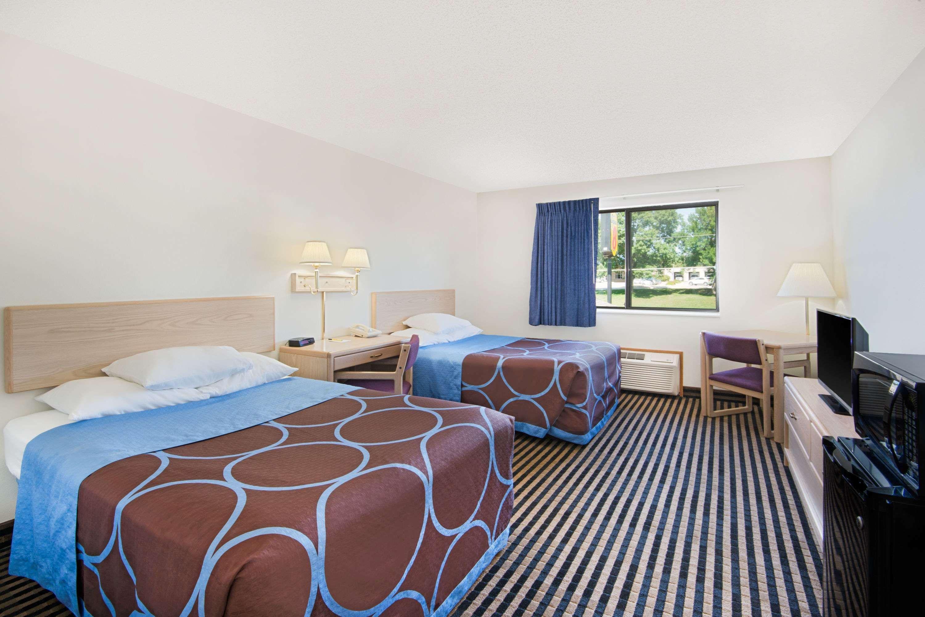 Hotel Super 8 By Wyndham Humboldt Esterno foto