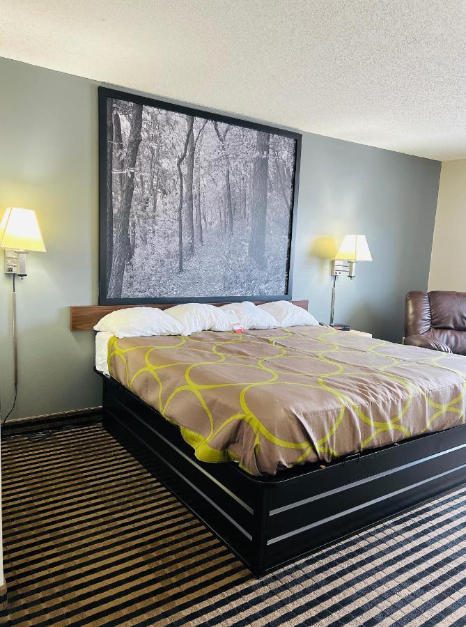 Hotel Super 8 By Wyndham Humboldt Esterno foto