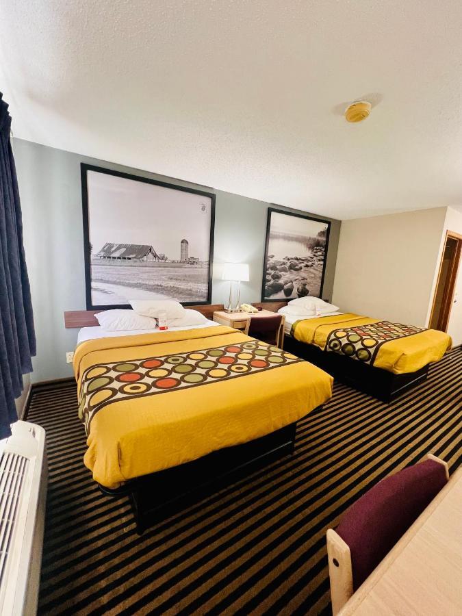 Hotel Super 8 By Wyndham Humboldt Esterno foto