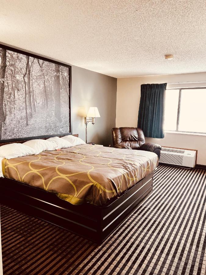 Hotel Super 8 By Wyndham Humboldt Esterno foto