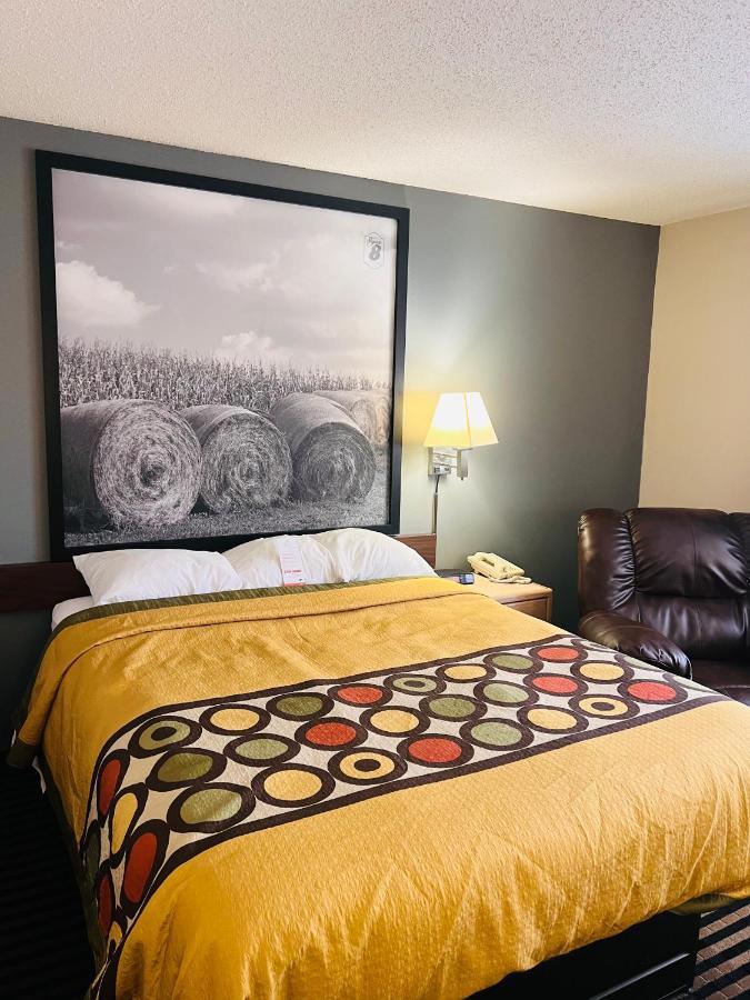 Hotel Super 8 By Wyndham Humboldt Esterno foto