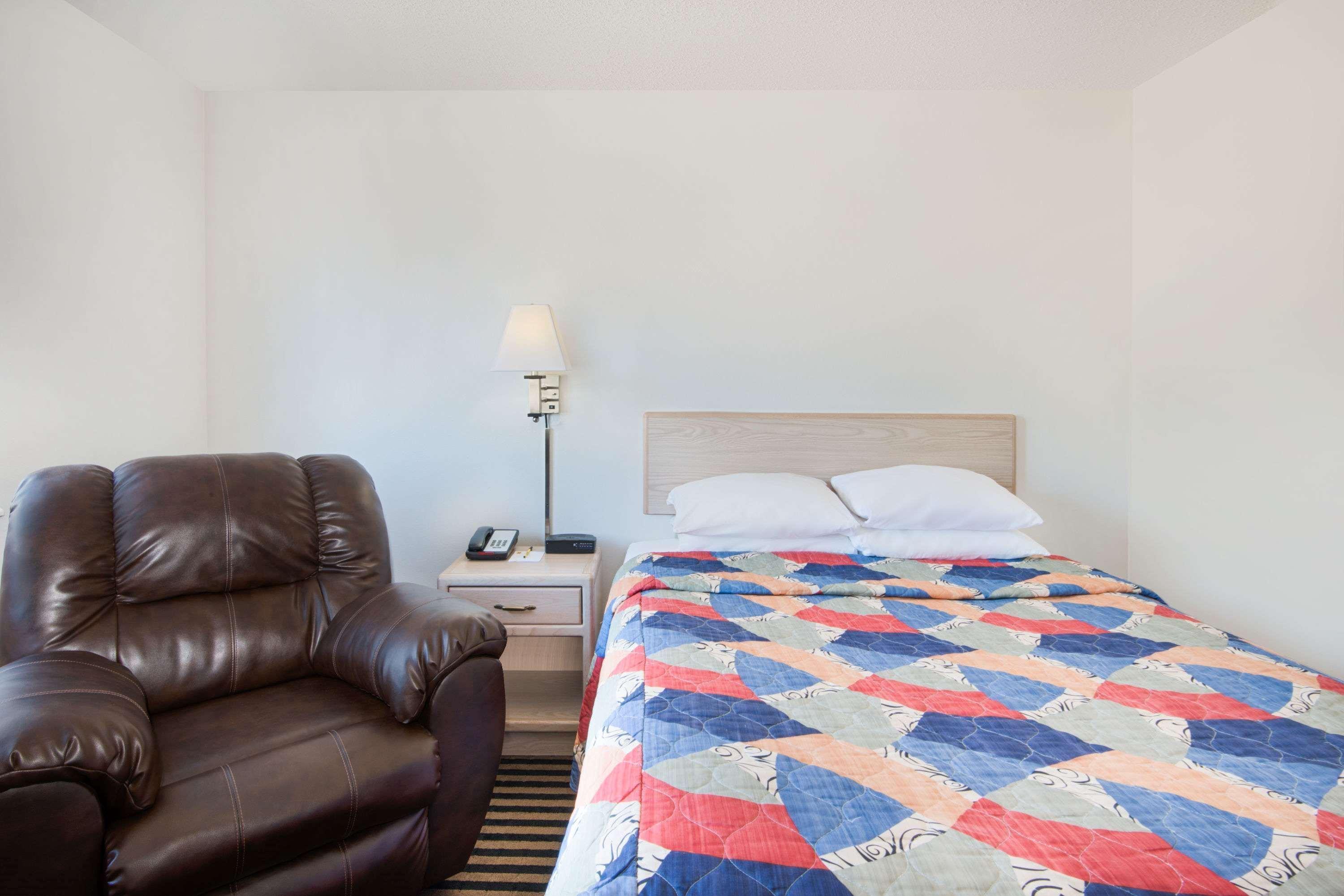 Hotel Super 8 By Wyndham Humboldt Esterno foto