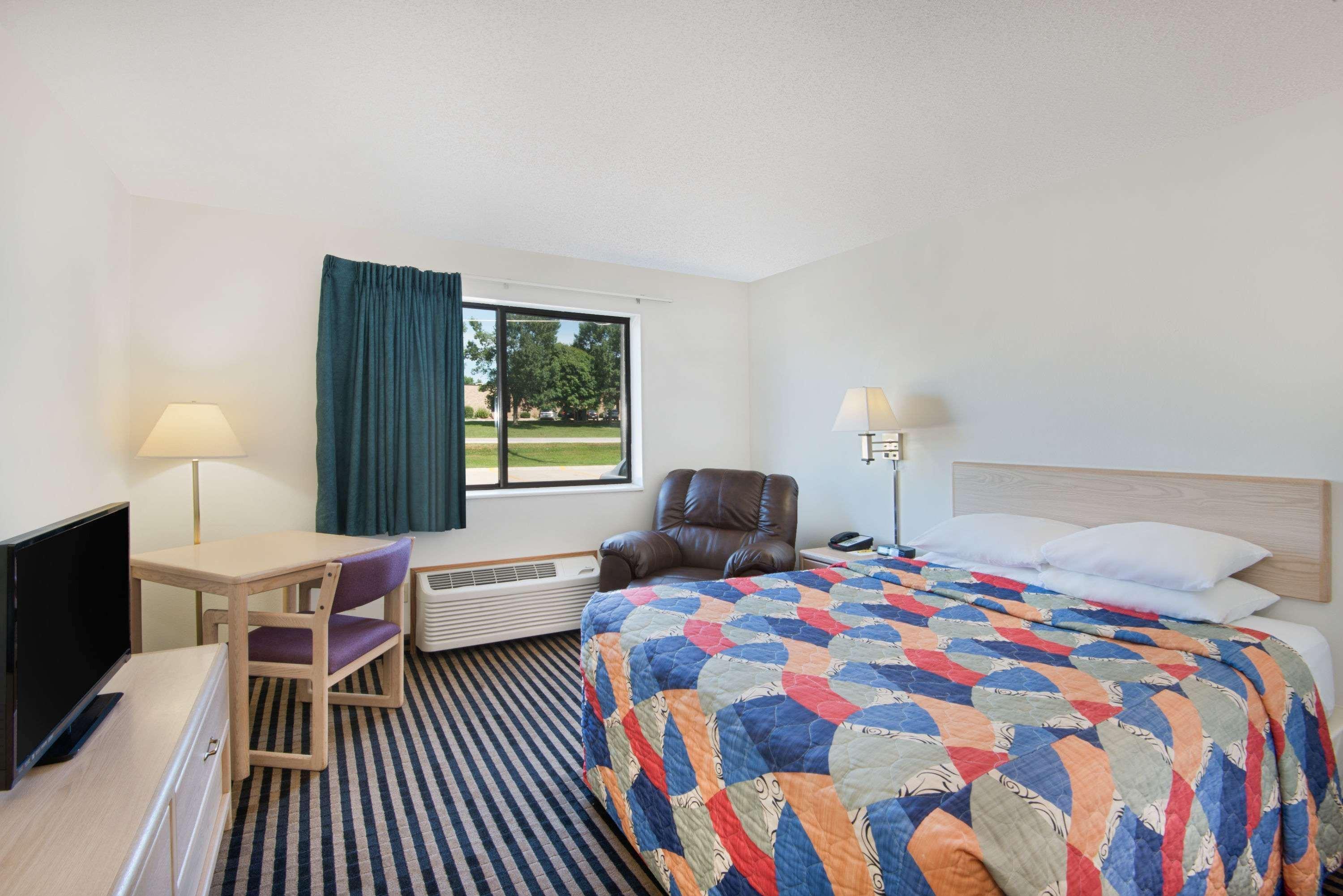 Hotel Super 8 By Wyndham Humboldt Esterno foto