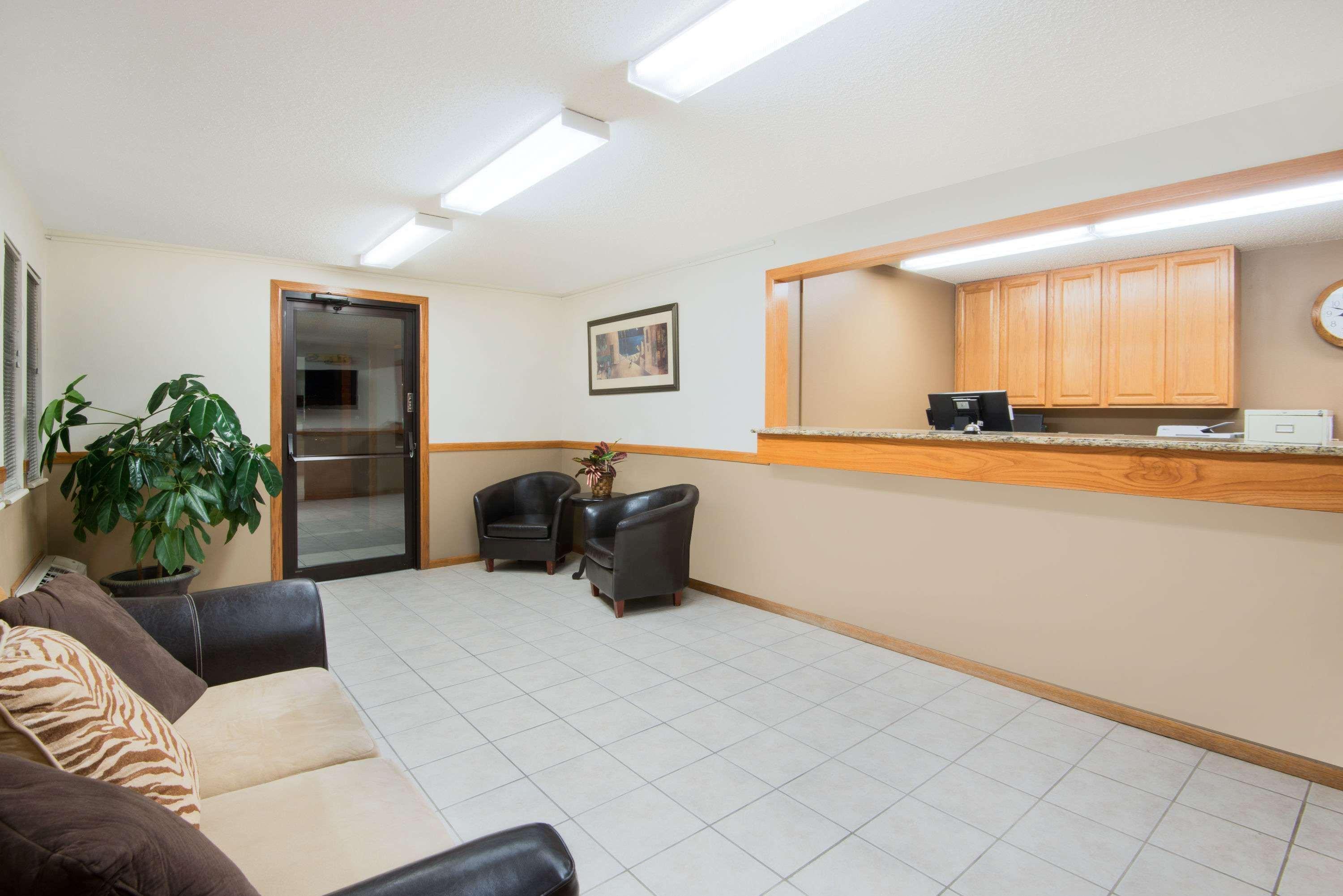 Hotel Super 8 By Wyndham Humboldt Esterno foto