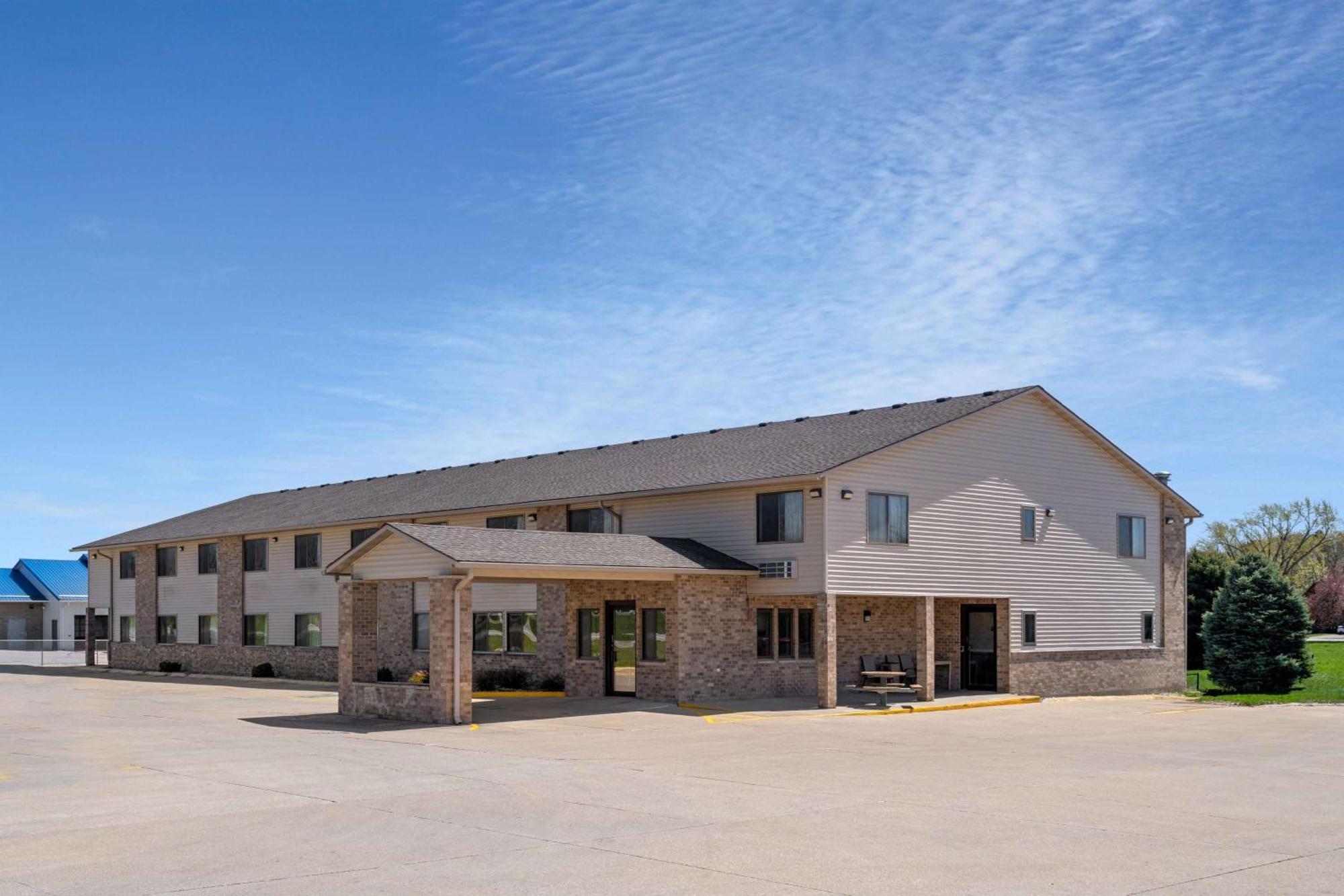 Hotel Super 8 By Wyndham Humboldt Esterno foto