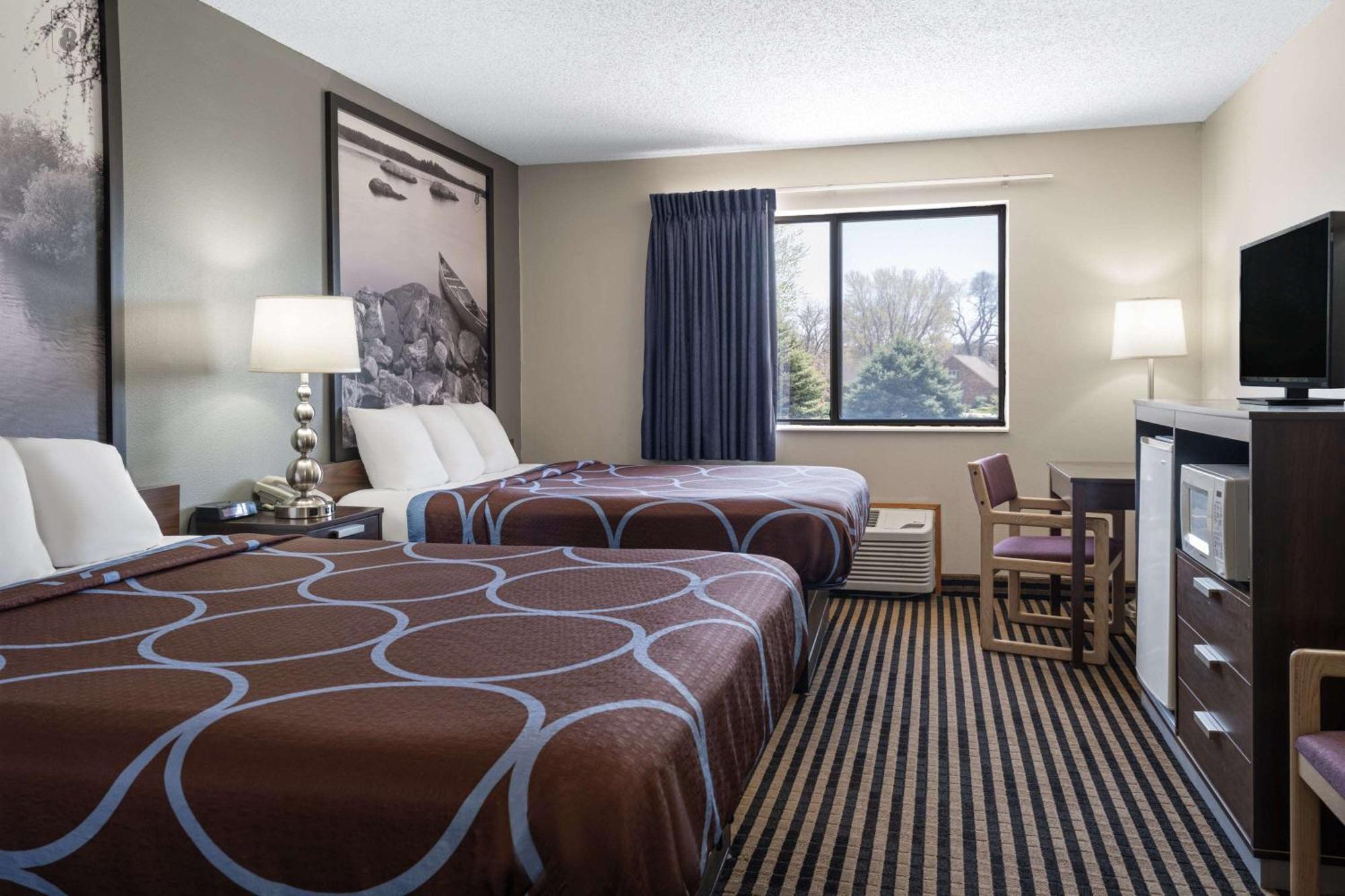 Hotel Super 8 By Wyndham Humboldt Esterno foto