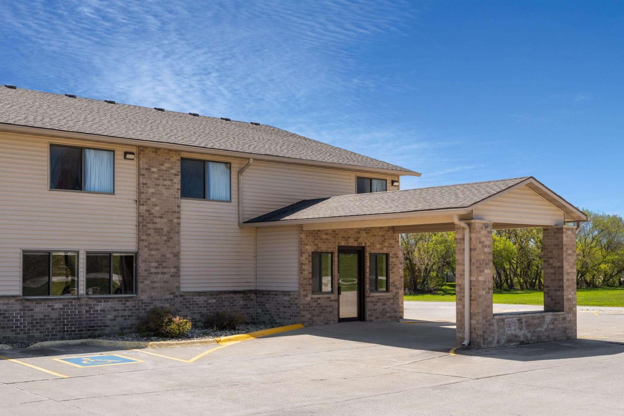 Hotel Super 8 By Wyndham Humboldt Esterno foto